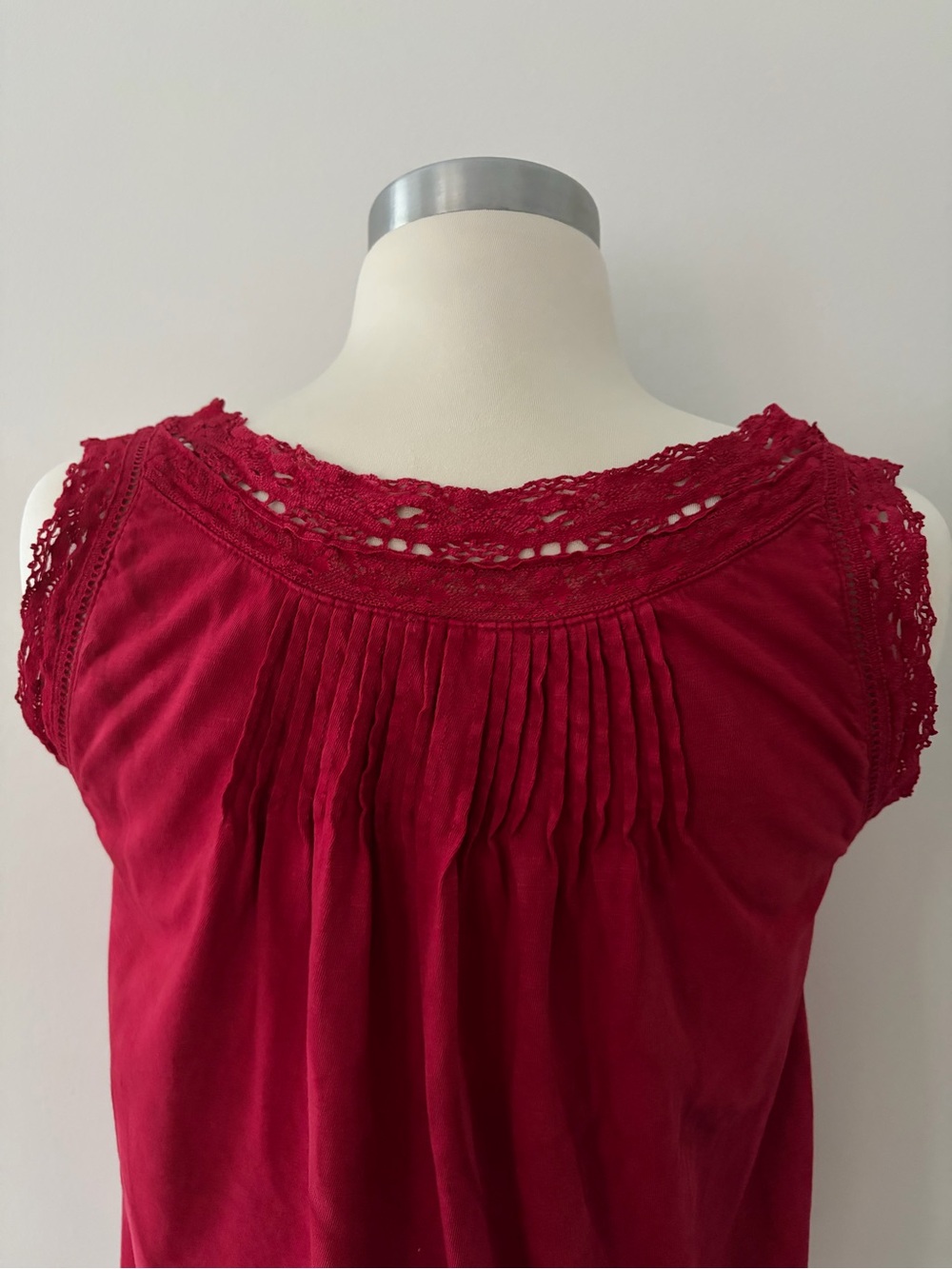 Sundance Berry Red Lace Yoke Pintuck Sleeveless Top XS Boho Peasant Romantic - Picture 5 of 7